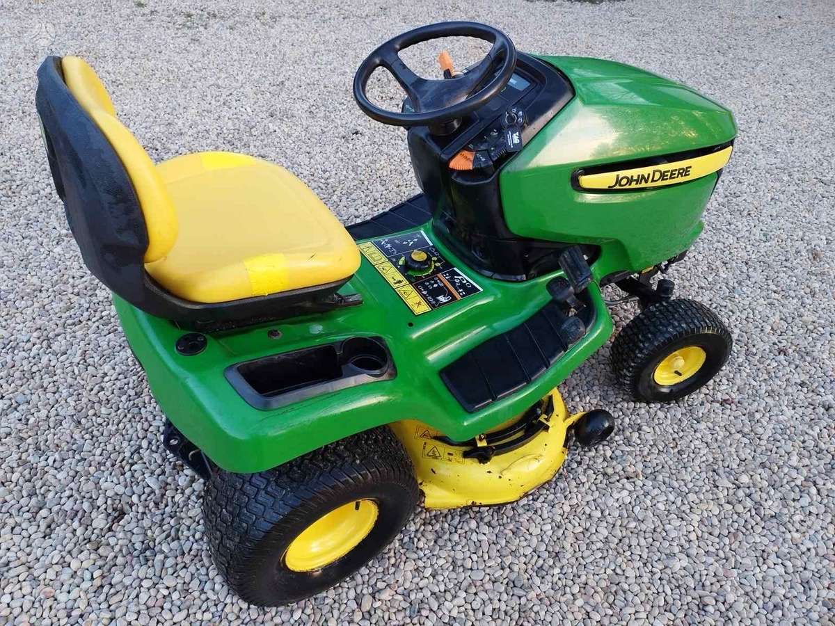 John Deere X300, sodo traktoriai