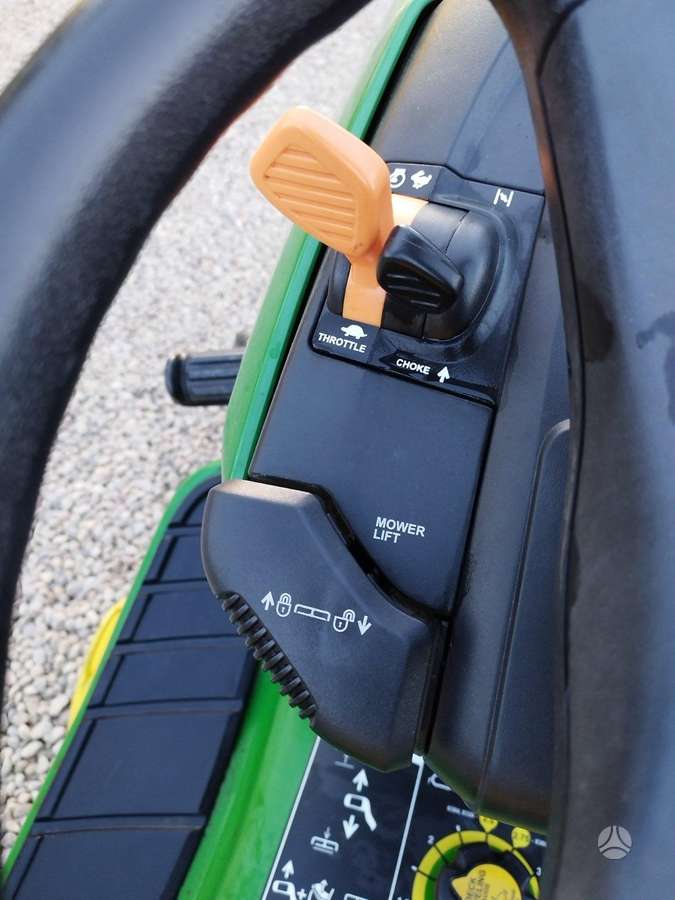 John Deere X300, sodo traktoriai