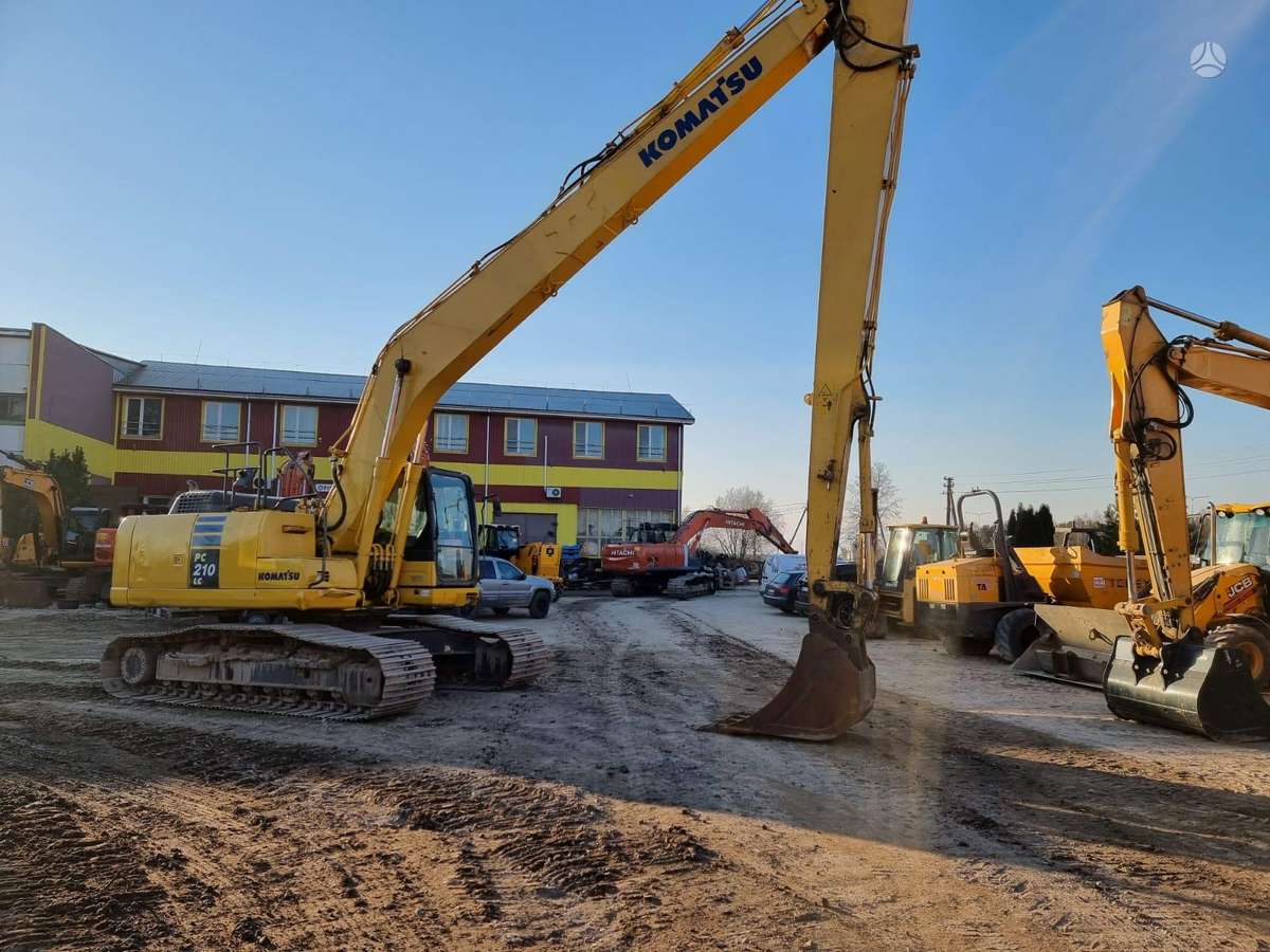 Komatsu PC210LC-8, excavator