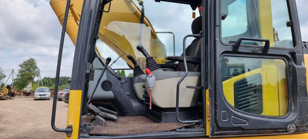 Komatsu PC210LC-8, excavator