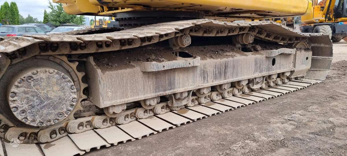 Komatsu PC210LC-8, excavator