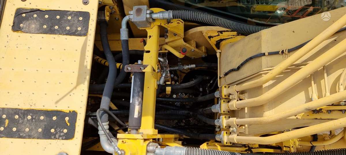 Komatsu PC210LC-8, excavator