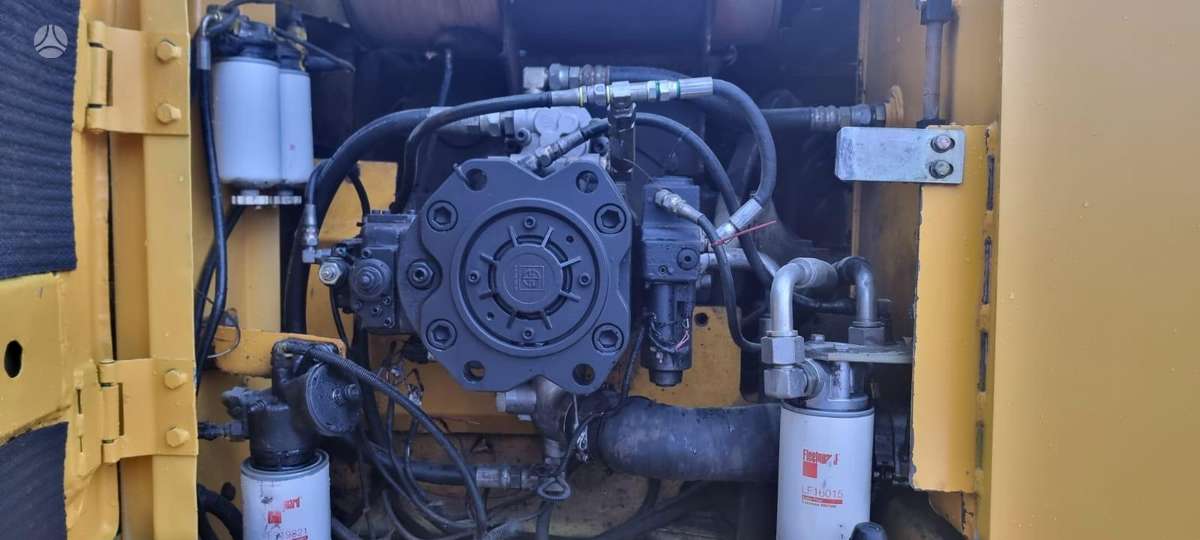 New Holland 215B, экскаваторы