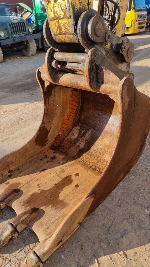 New Holland E215 B, экскаваторы
