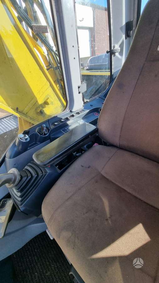 New Holland E215 B, ekskavatori