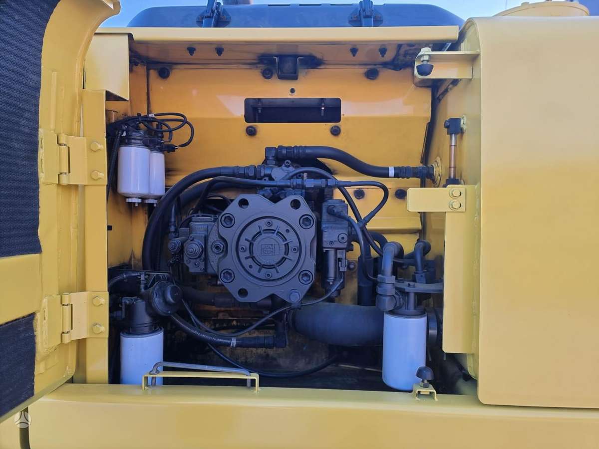New Holland E215 B, ekskavatori
