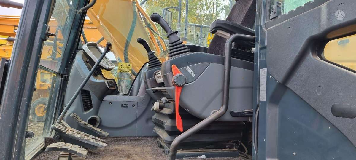 Hyundai HX140 L, экскаваторы