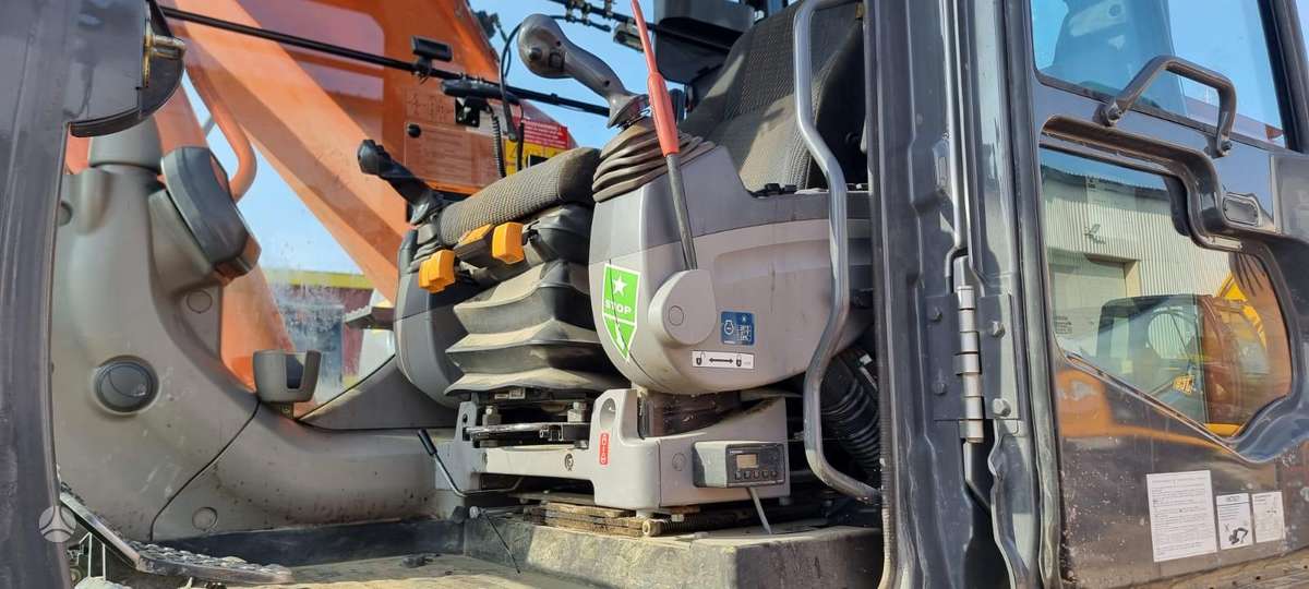 Hitachi ZX280 LC-3, ekskavatoriai