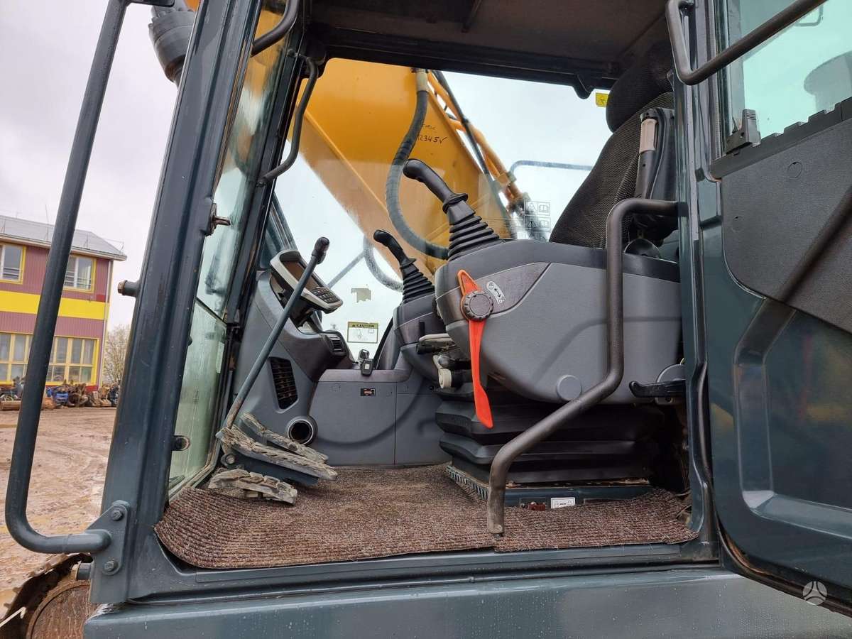 Hyundai HX300L, ekskavatoriai