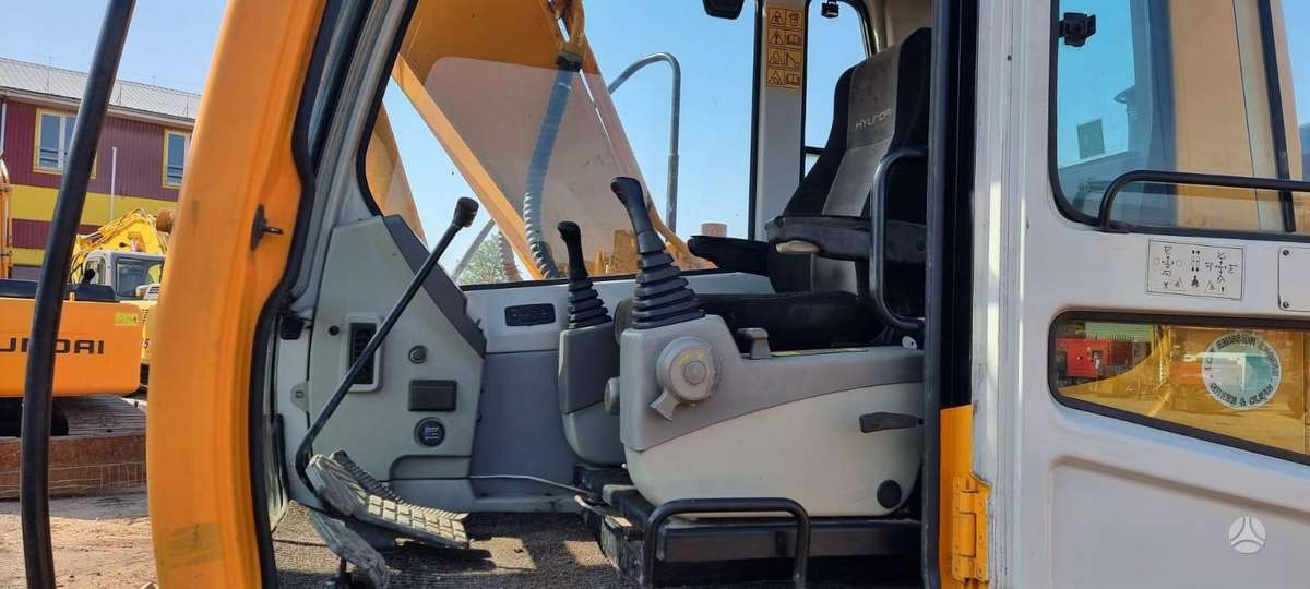 Hyundai Robex 180LC-7, ekskavatoriai