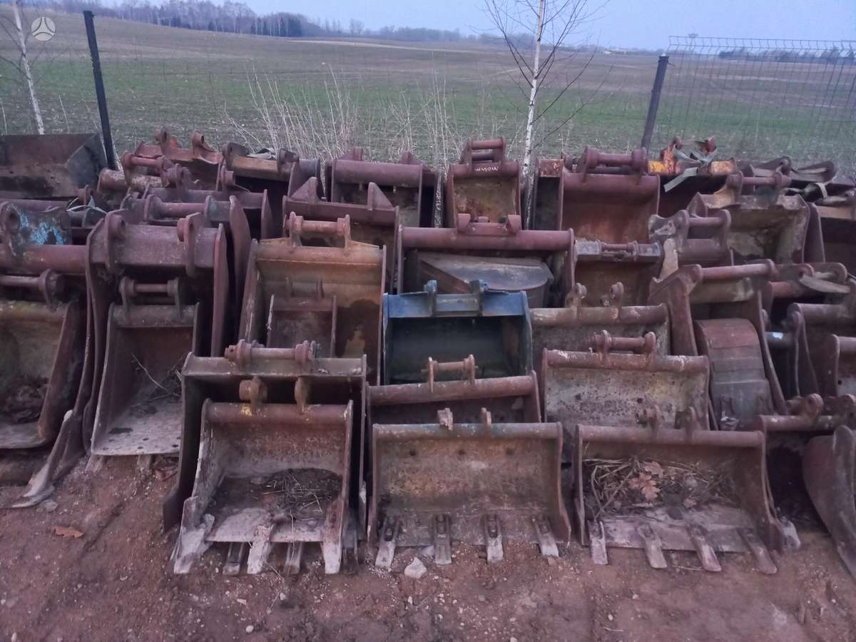 JCB 35-7, buckets