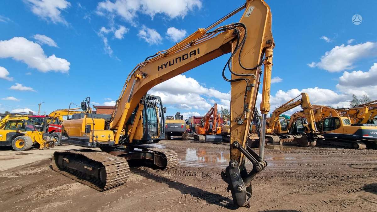 Hyundai Robex 220LC-9A, ekskavatoriai