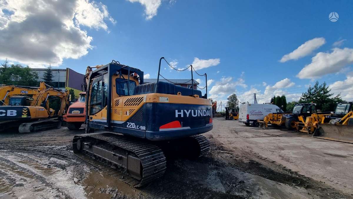 Hyundai Robex 220LC-9A, ekskavatoriai