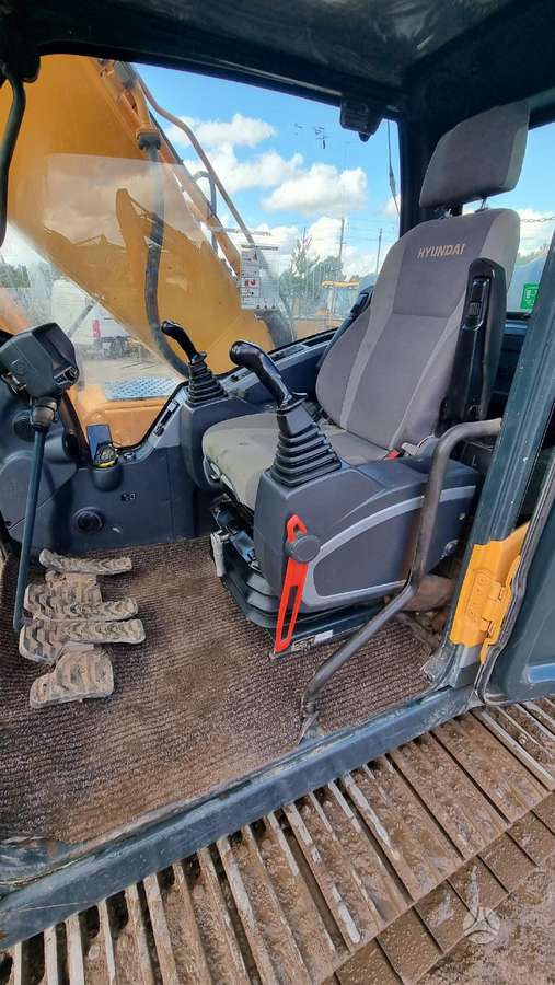 Hyundai Robex 220LC-9A, ekskavatoriai