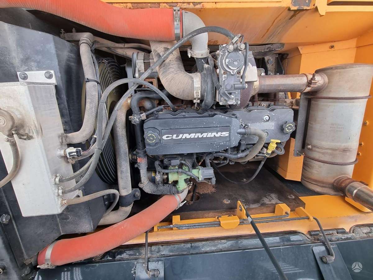 Hyundai Robex 220LC-9A, ekskavatoriai
