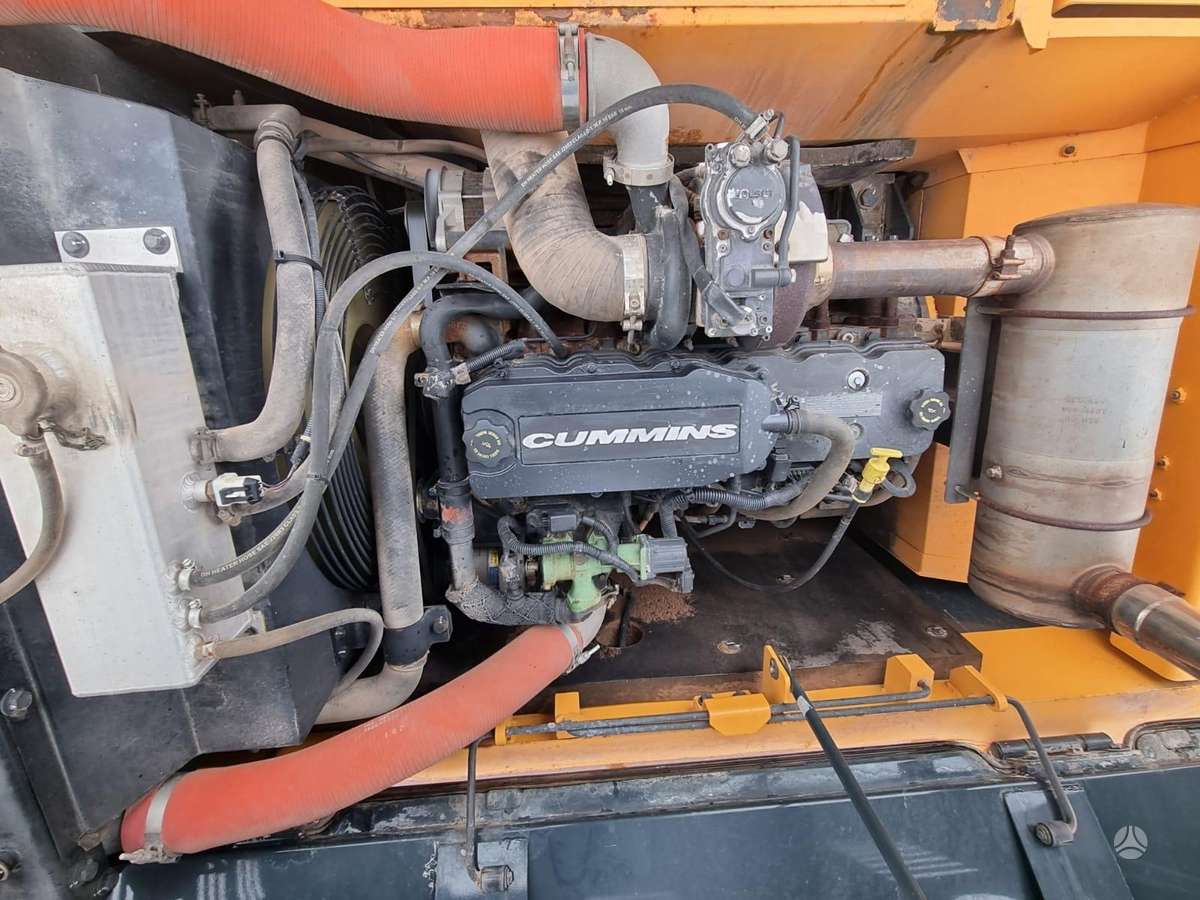 Hyundai Robex 220LC-9A, excavator