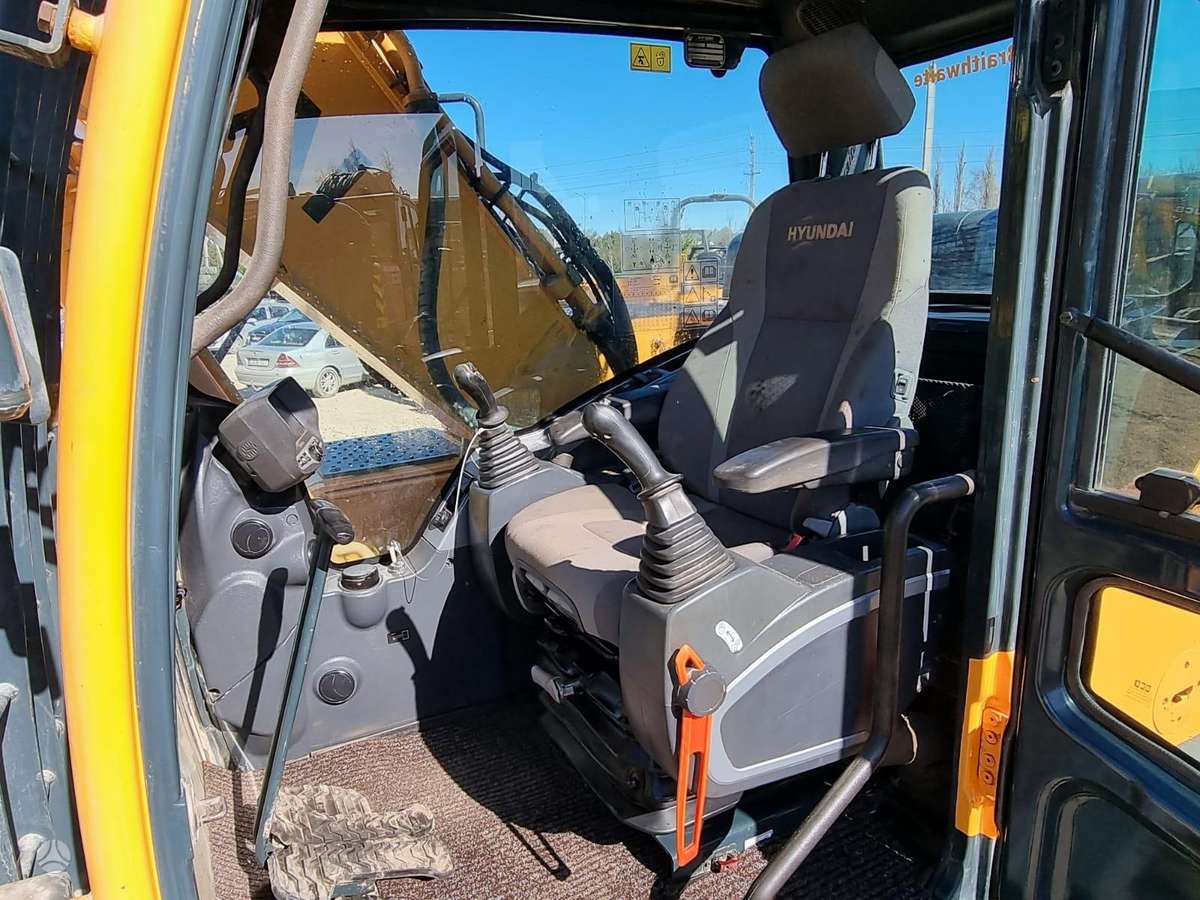 Hyundai Robex 220LC-9A, экскаваторы