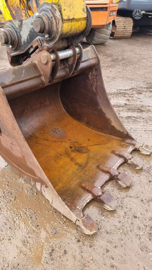 JCB JS220LC, excavator