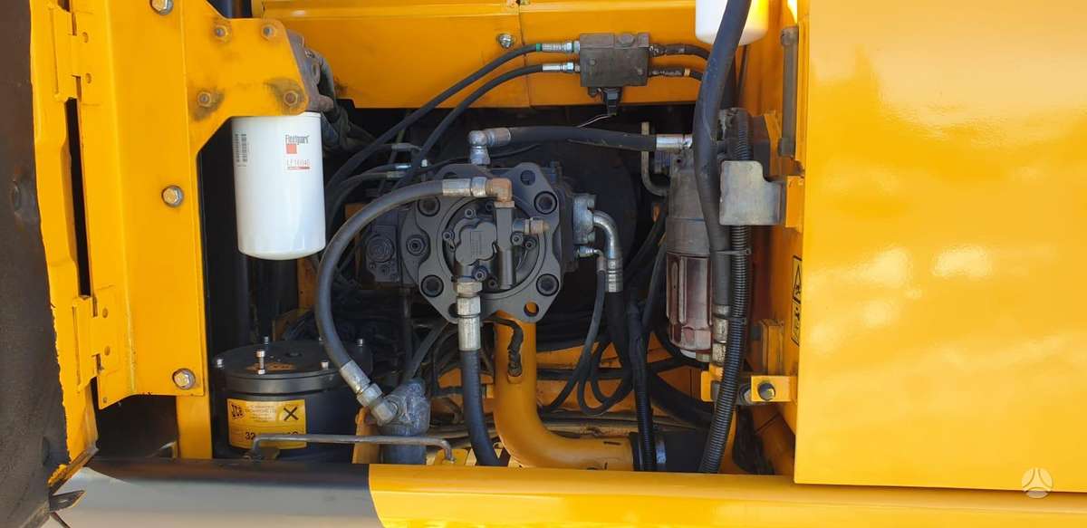 JCB JS220LC, экскаваторы