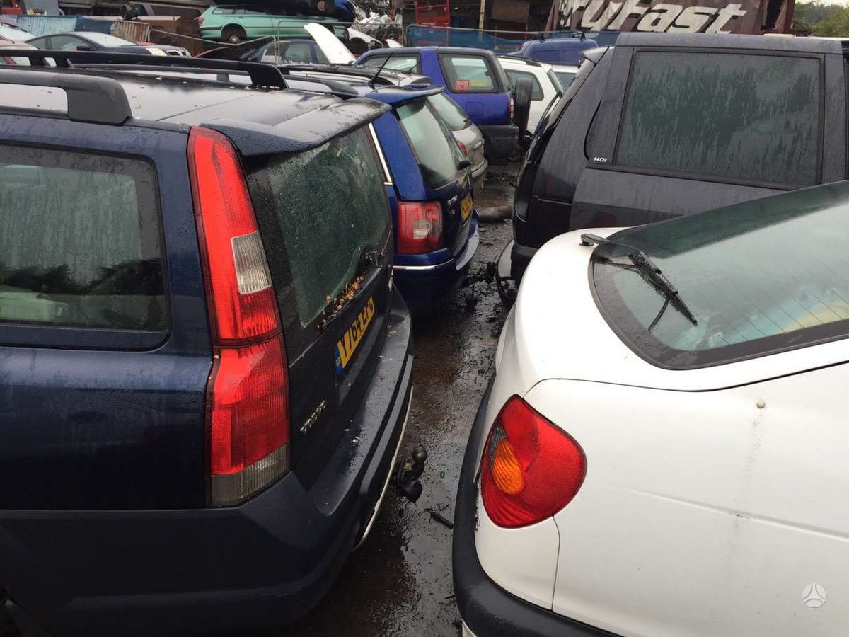 Volvo XC70 for parts