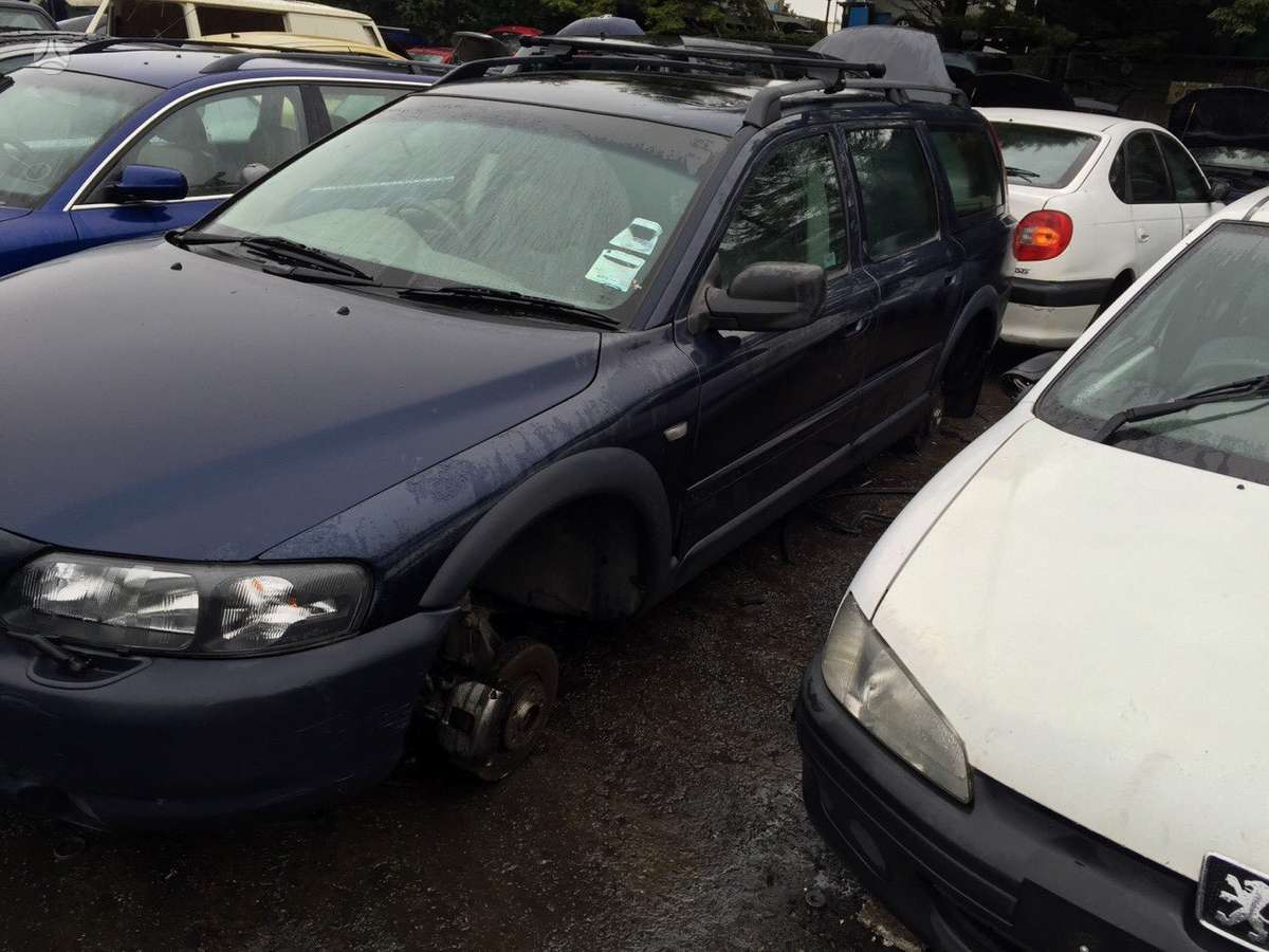 Volvo XC70 for parts