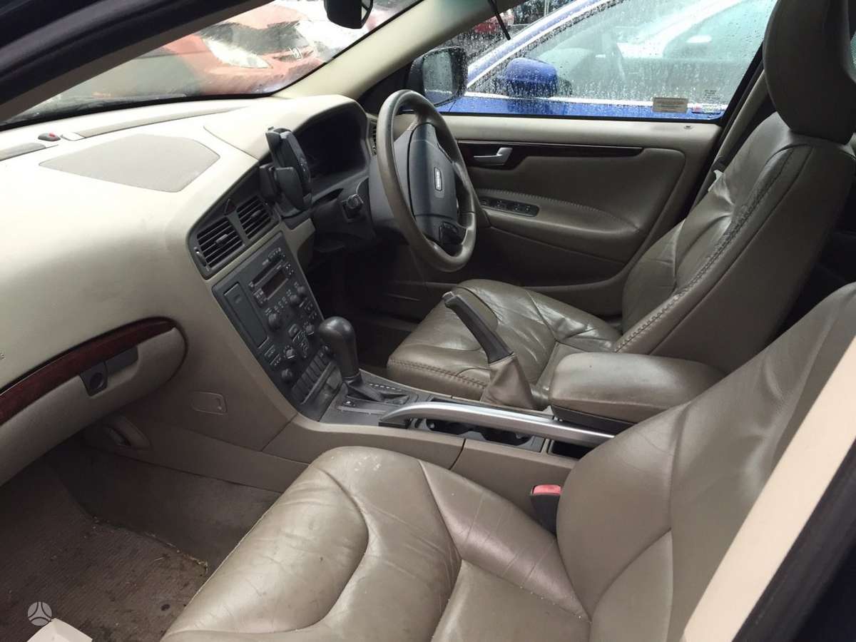 Volvo XC70 dalimis