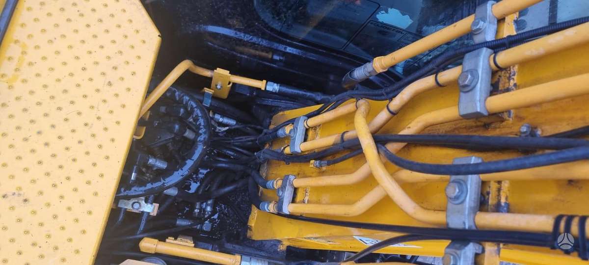 JCB JS130 LC+T4 PLUS, ekskavatoriai