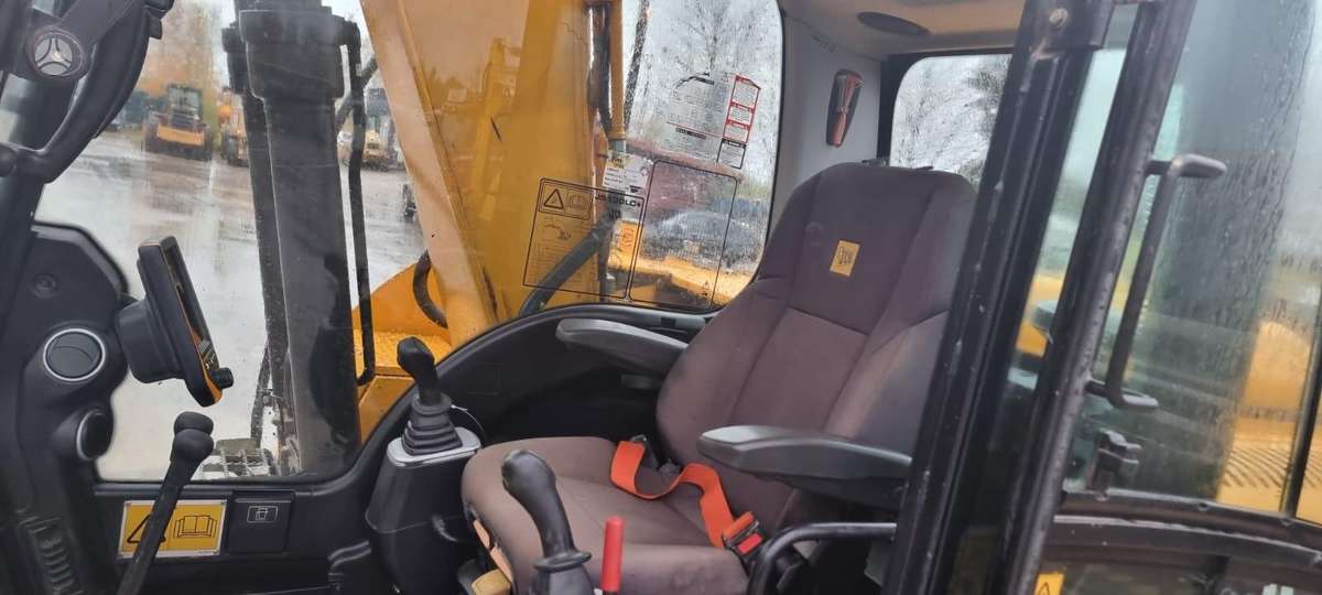 JCB JS130 LC+T4 PLUS, excavator