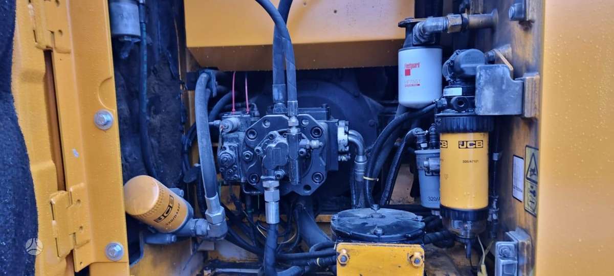 JCB JS160 LC, ekskavatoriai