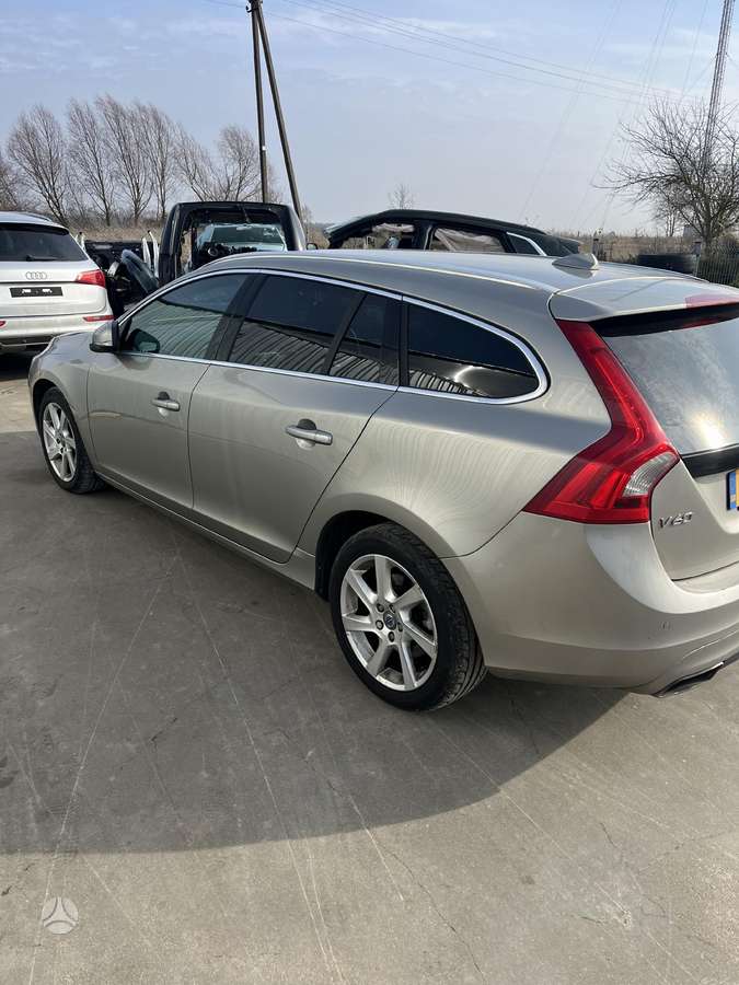 Volvo V60 T5