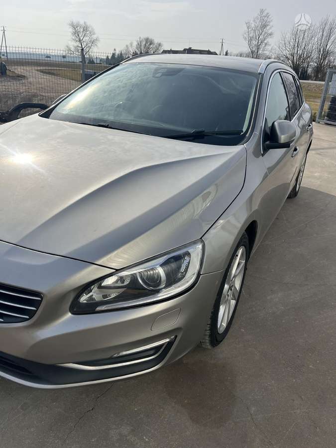 Volvo V60 T5