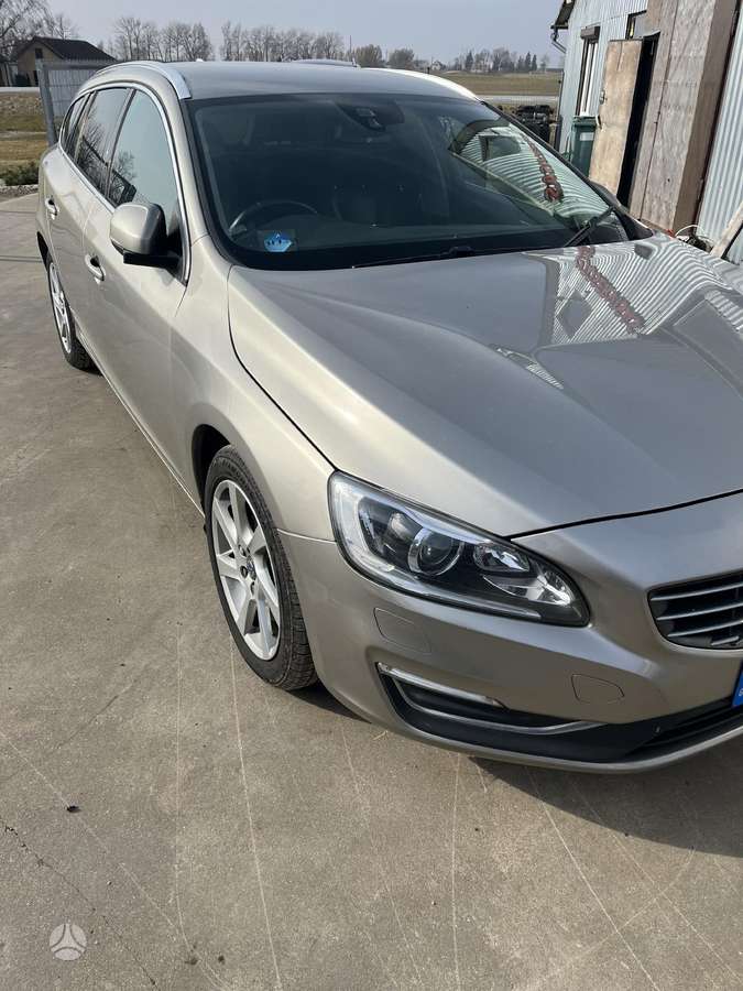 Volvo V60 T5