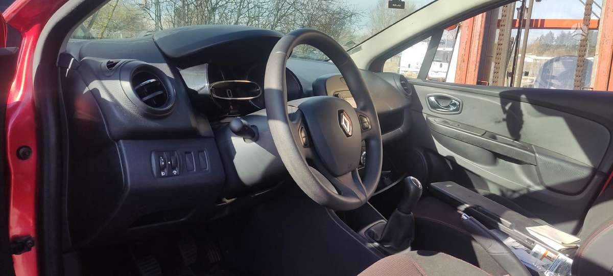 Renault Clio 37069885048