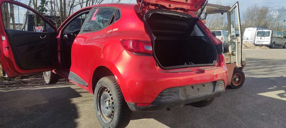 Renault Clio 37069885048
