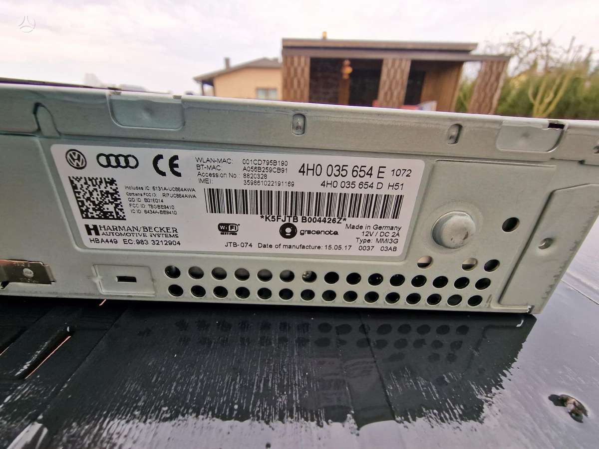 Audi A8, multimedija ar navigāciju