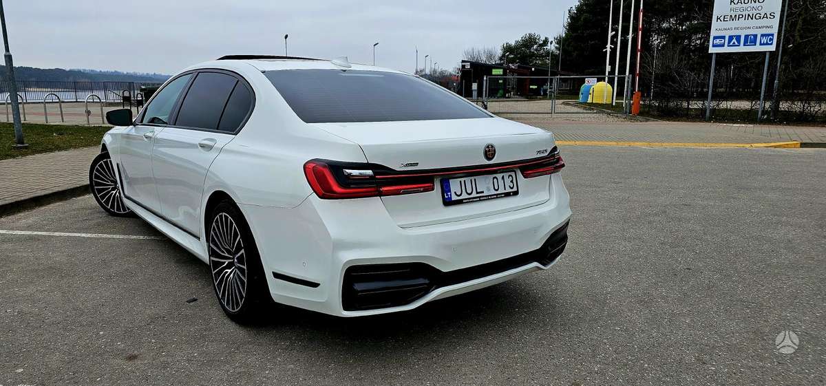BMW 750, 4.4 l., Лимузин