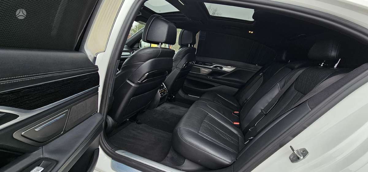 BMW 750, 4.4 l., limousine