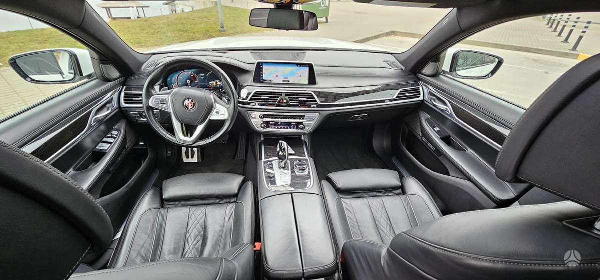 BMW 750, 4.4 l., limousine