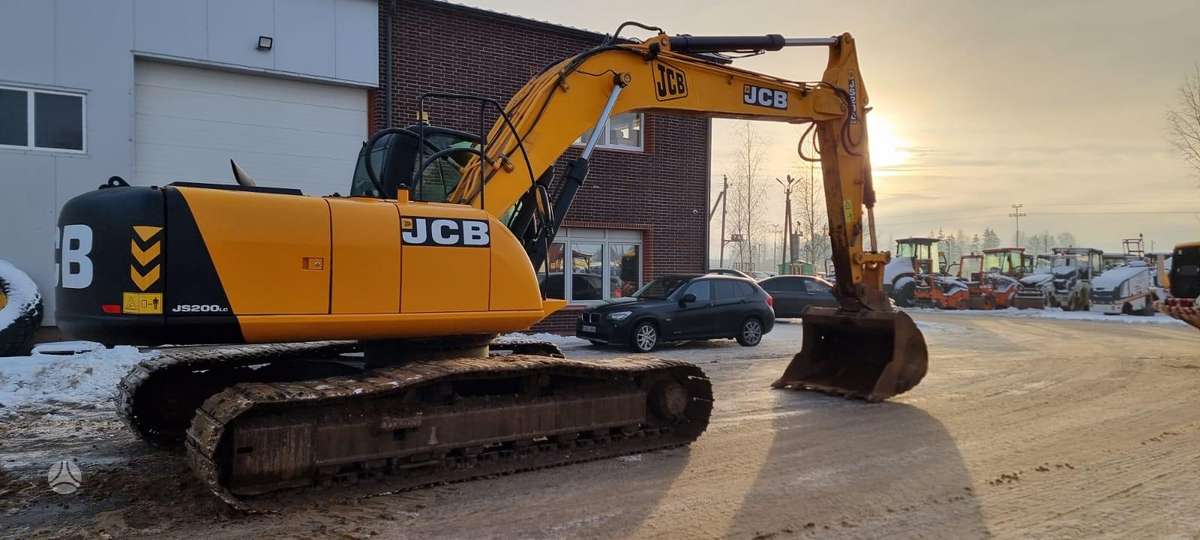 JCB JS200 LC, ekskavatoriai