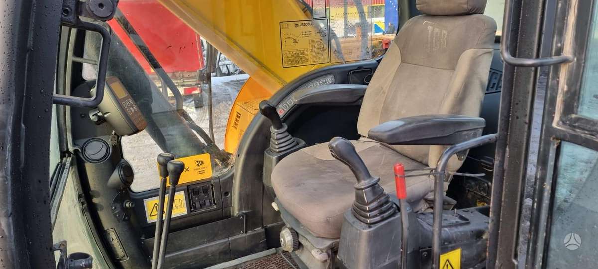 JCB JS200 LC, ekskavatoriai