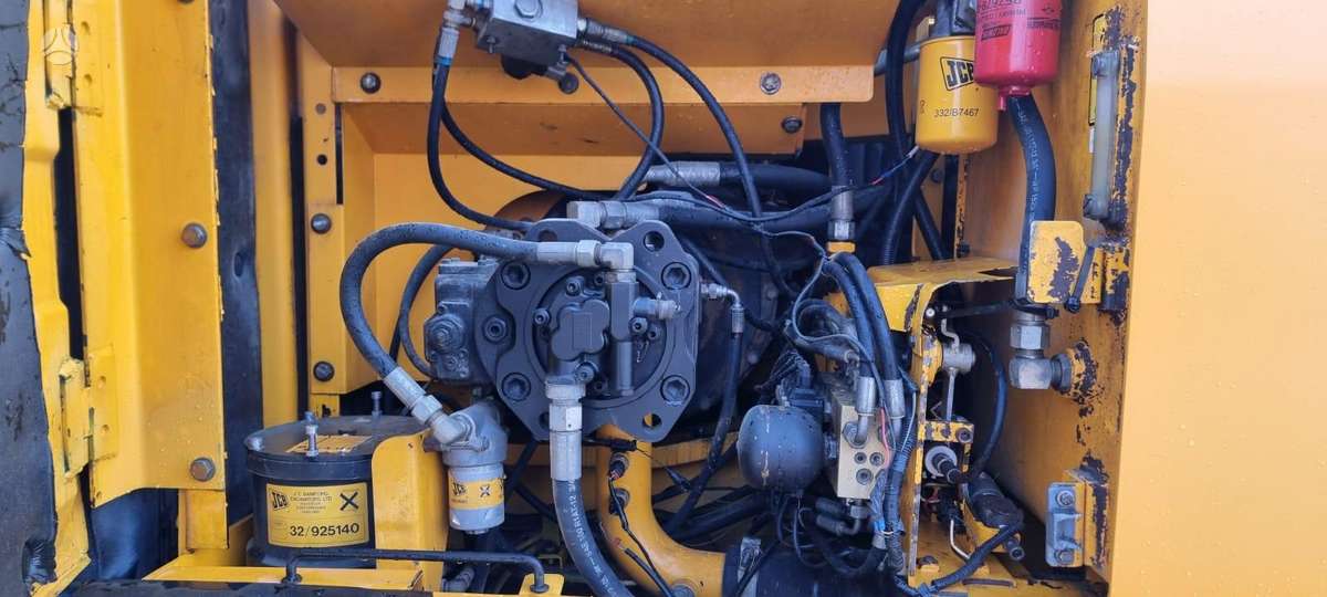 JCB JS200 LC, ekskavatoriai