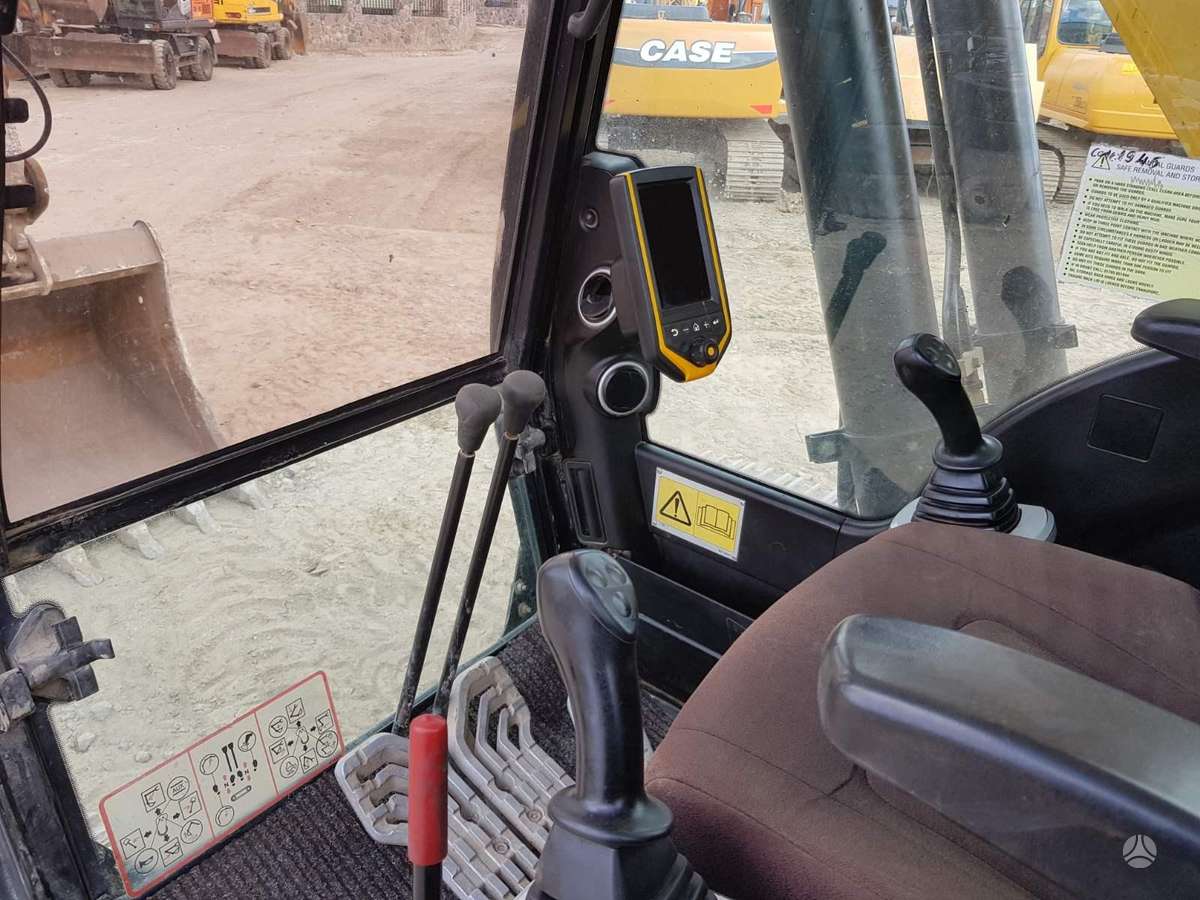 JCB JS220LC, excavator