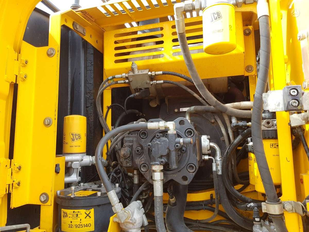 JCB JS220LC, ekskavatoriai