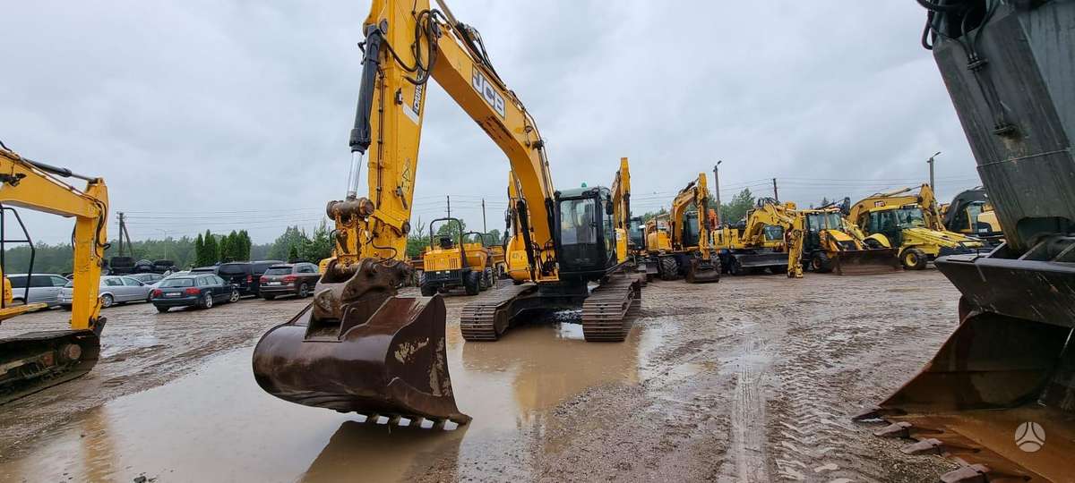 JCB JS220LC, excavator
