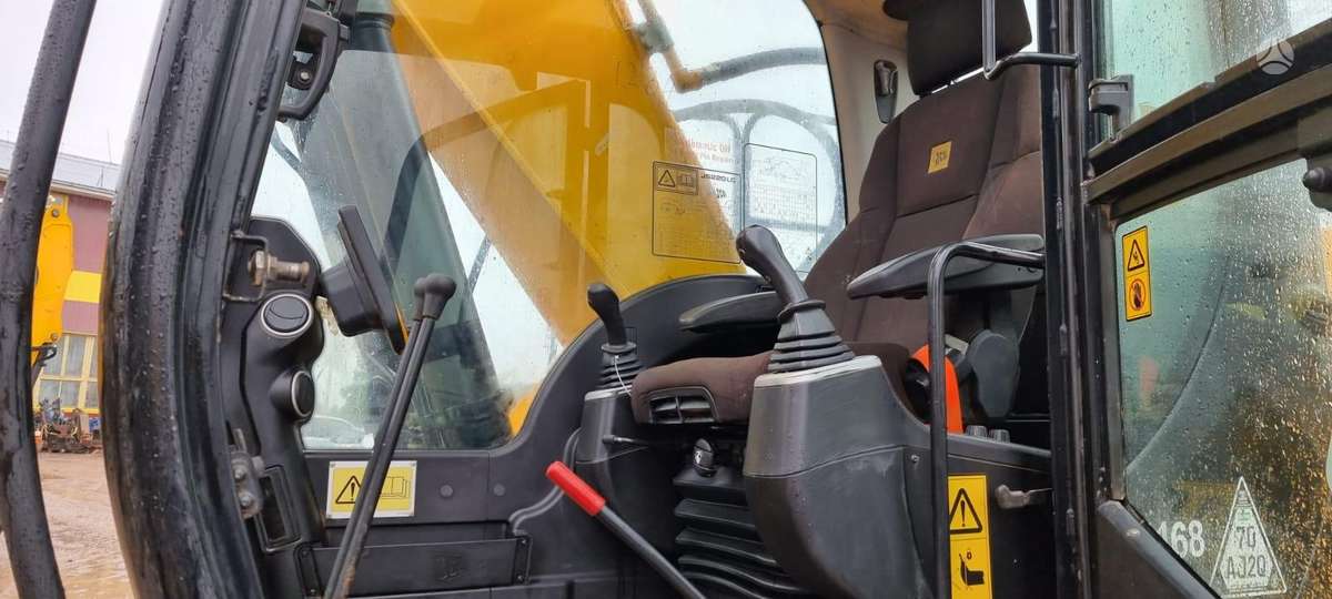 JCB JS220LC, ekskavatori