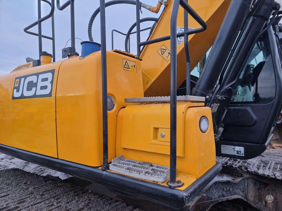 JCB JS220LC (PLUS), ekskavatoriai