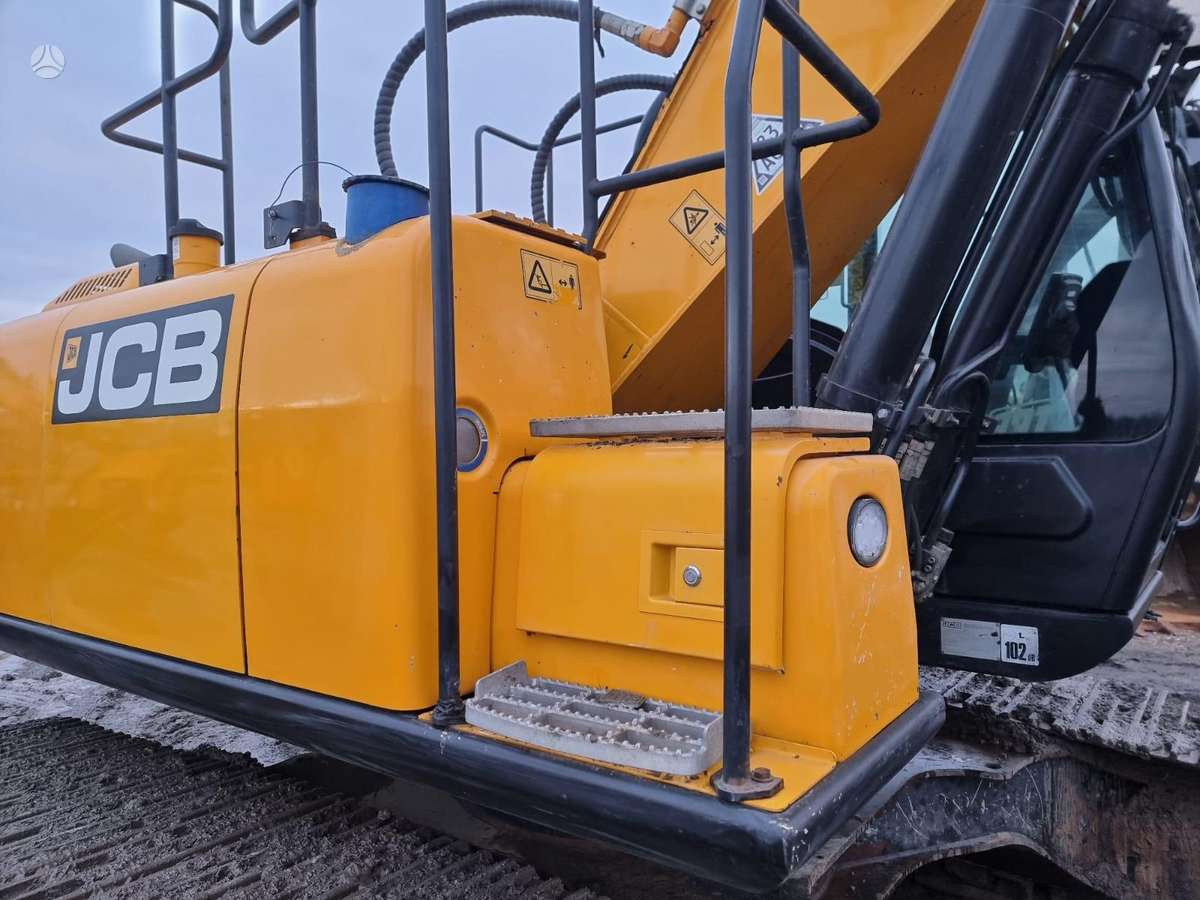 JCB JS220LC (PLUS), excavator