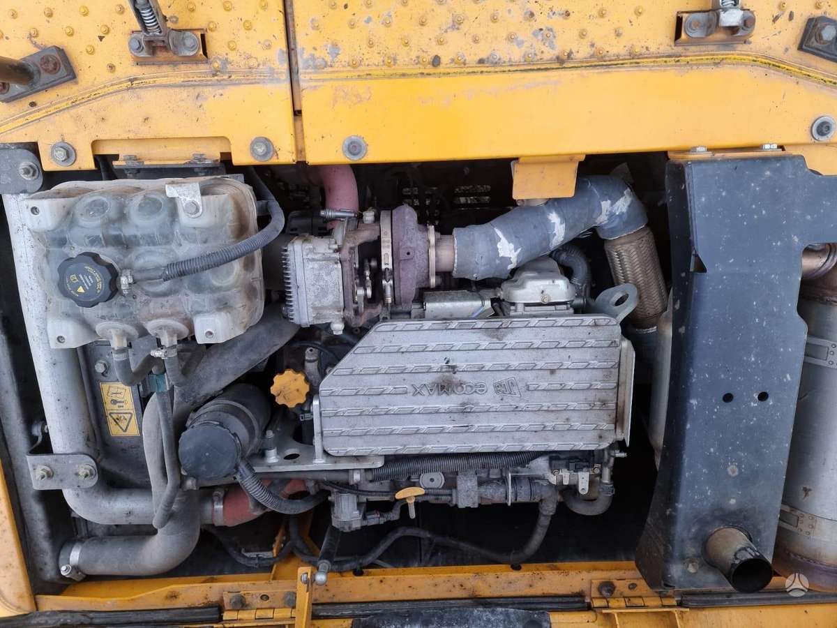 JCB JS220LC (PLUS), ekskavatoriai