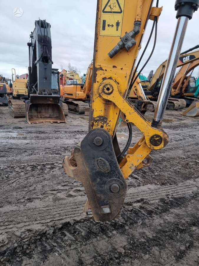 JCB JS220LC (PLUS), ekskavatori