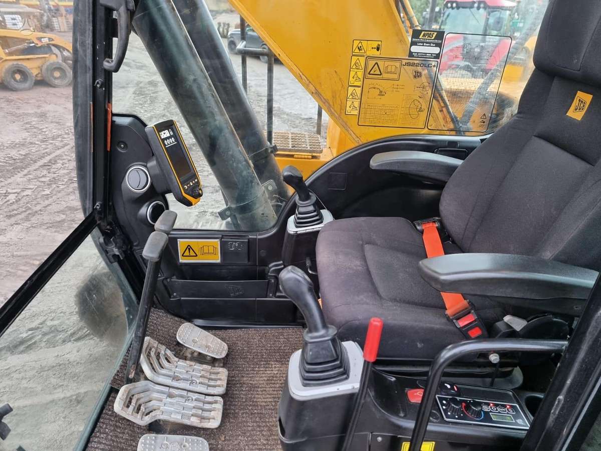 JCB JS220LC (PLUS), ekskavatoriai